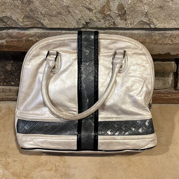 LAMB by Gwen Stefani Pearl Leather Bowling Bag and Matching Wallet - Picture 10 of 16